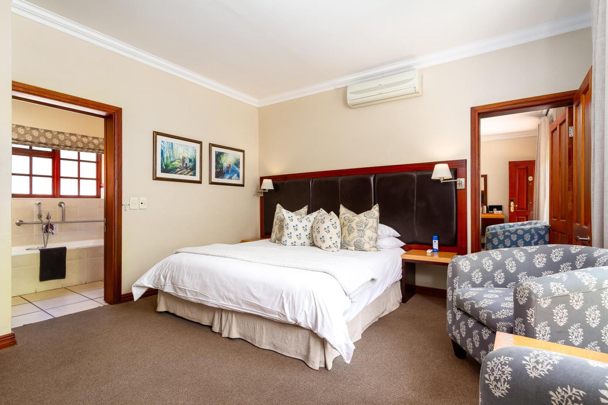 Noordhoek Village Hotel Экстерьер фото
