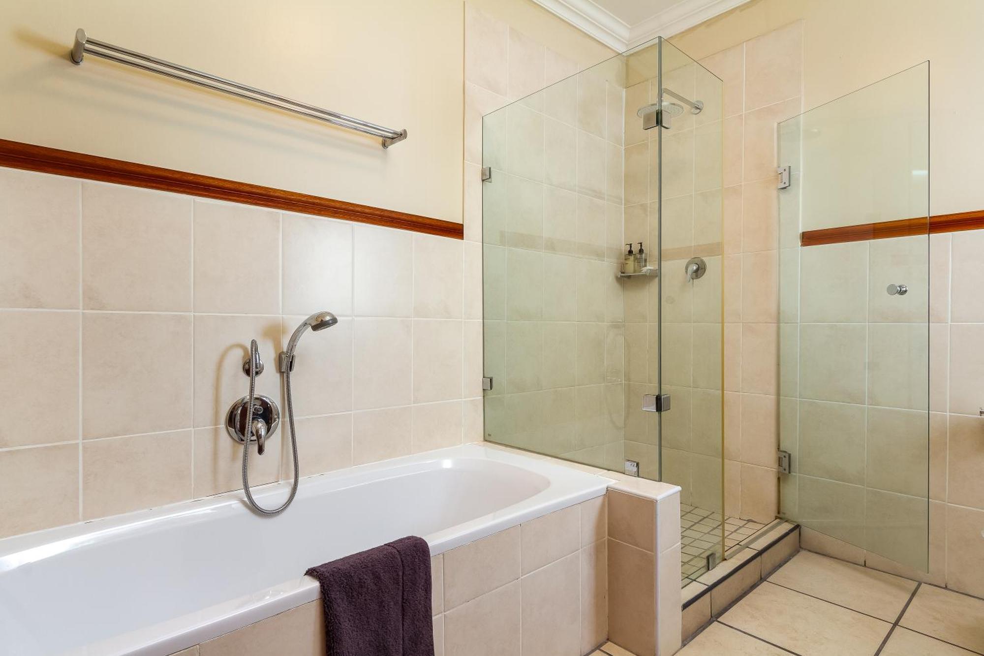 Noordhoek Village Hotel Экстерьер фото