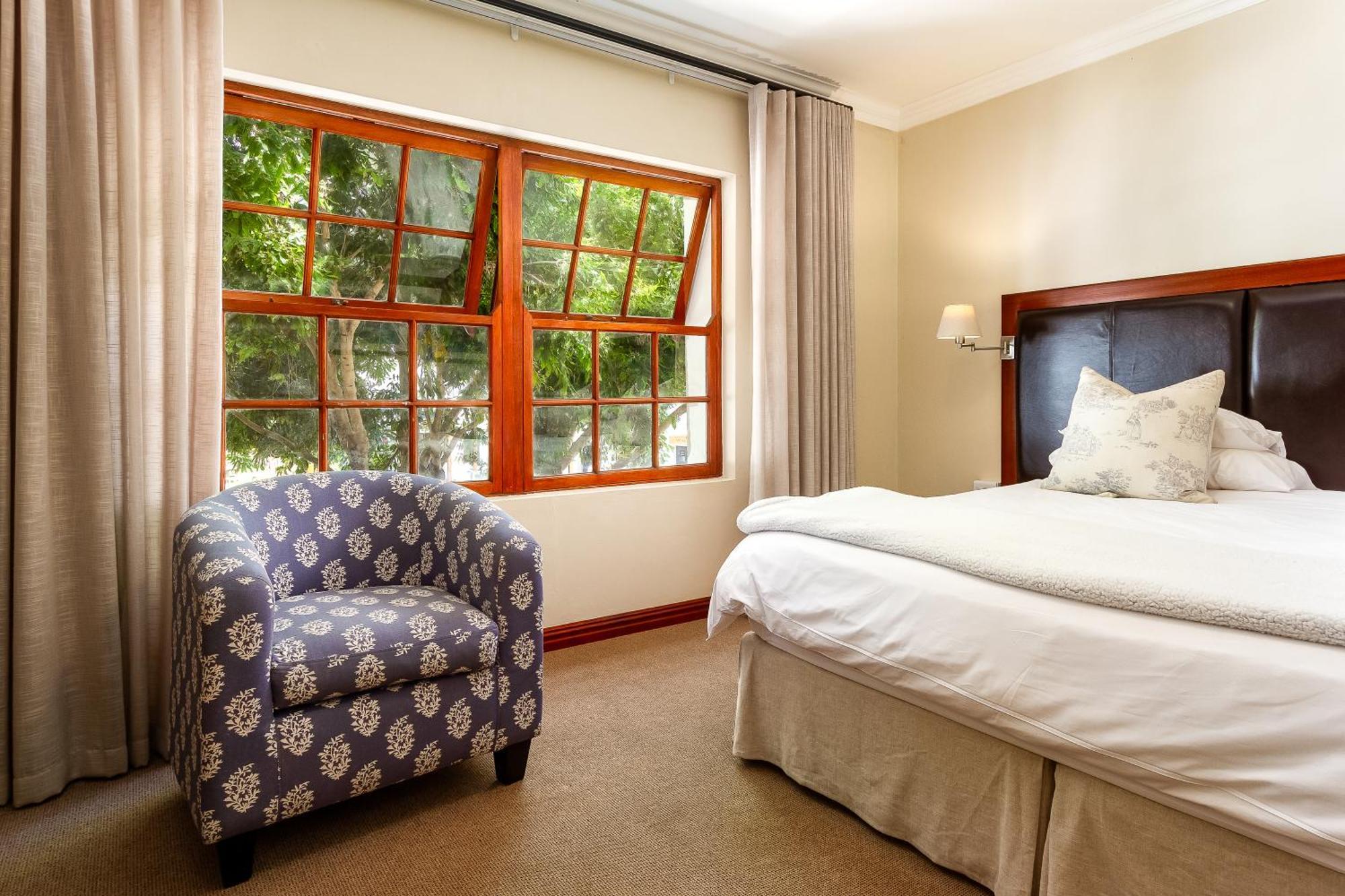 Noordhoek Village Hotel Экстерьер фото