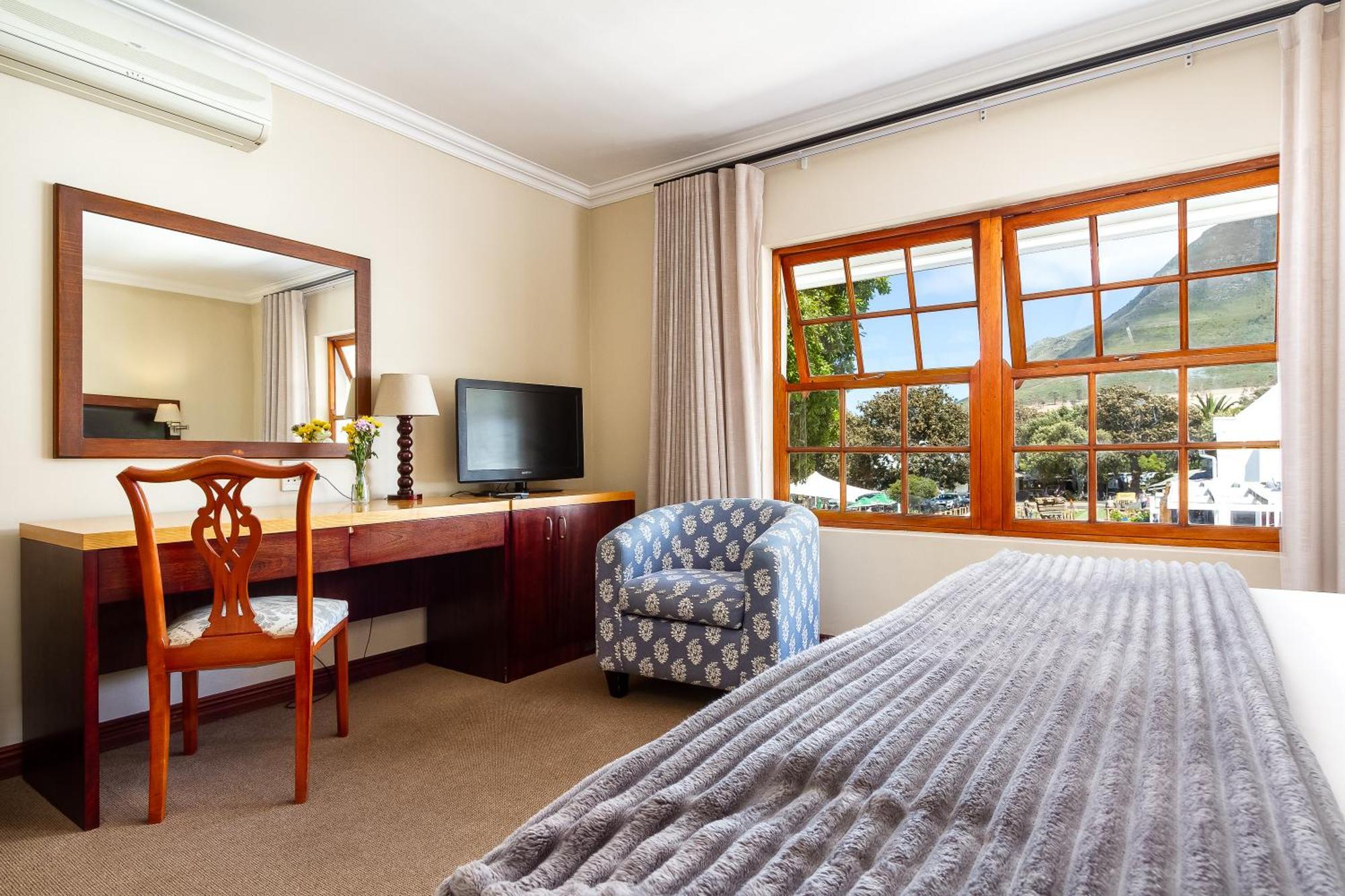 Noordhoek Village Hotel Экстерьер фото