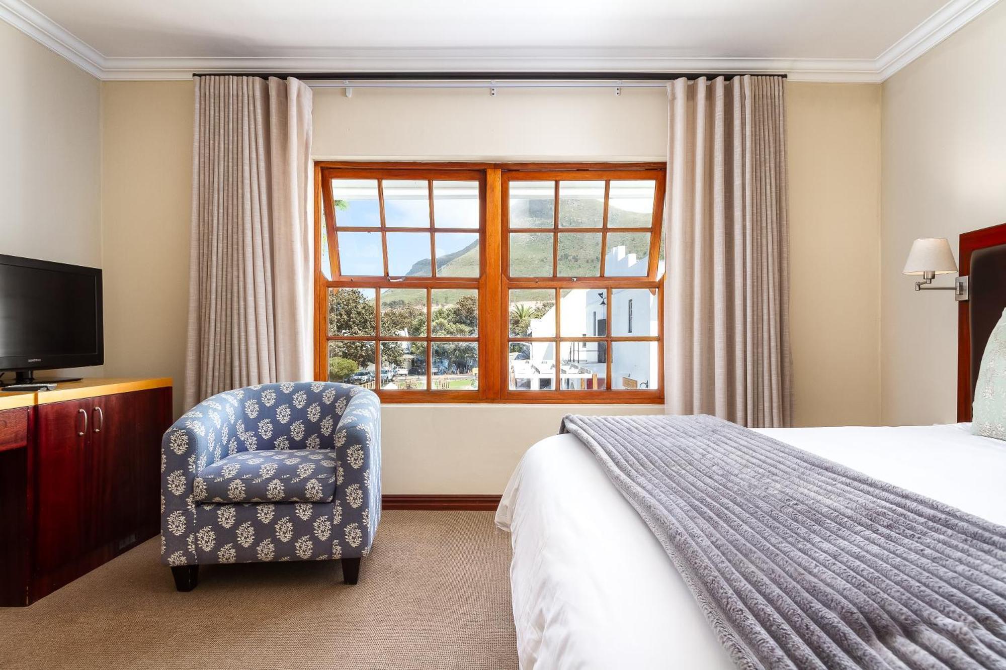 Noordhoek Village Hotel Экстерьер фото